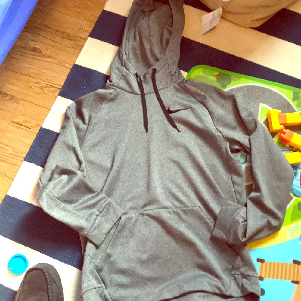 Nike therma fit hoodie